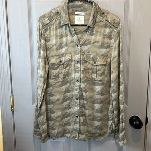 American Eagle Button Down Camo